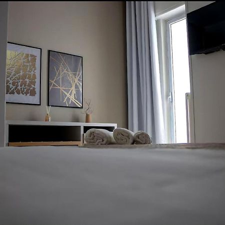 Fd Apartments - Zoe Prestigioso Appartamento Vicino Alla Stazione E Al Centro โมโนโปลี ภายนอก รูปภาพ